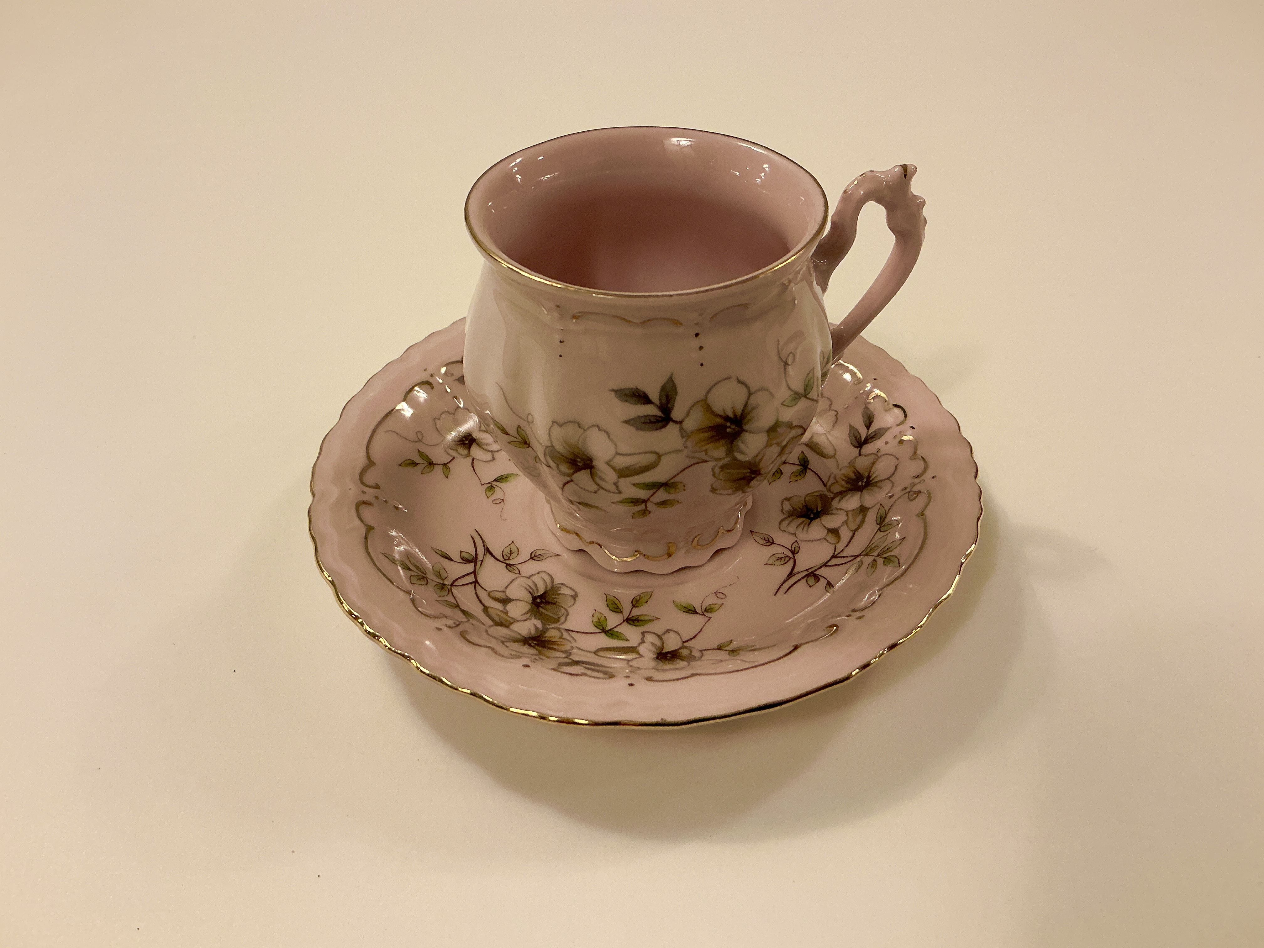 Samostatn&yacute; hrnek - růžov&yacute; porcel&aacute;n 1953